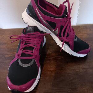 Nike In-Season TR 2 Training Shoes – Women’s Size 7.5 Black Pink